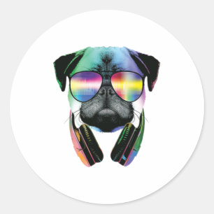 Dj-pug met hoofdtelefoon en zonnebrillen ronde sticker
