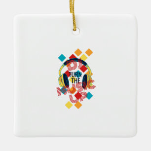 DJ zet de muziek omhoog Keramisch Ornament