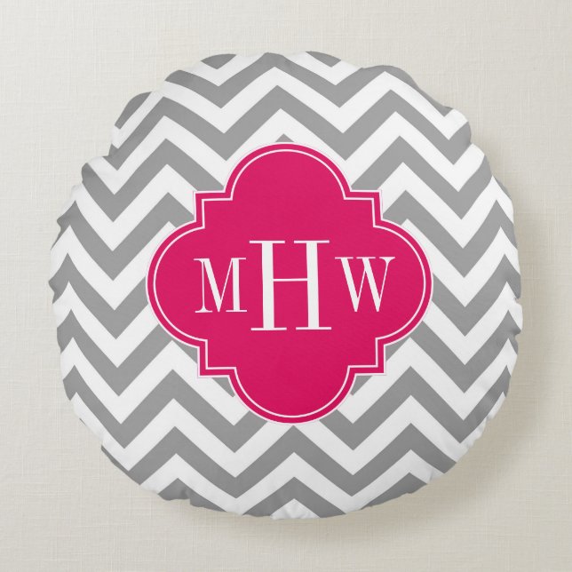 Dk Gray Lg Chevron Framboos Quatrefoil 3 Monogram Rond Kussen (Voorkant)