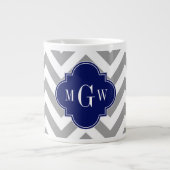 Dk Gray Lg Chevron Navy Quatrefoil 3 Monogram Grote Koffiekop (Voorkant)