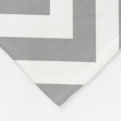 Dk Gray Lg Chevron Raspberry Quatrefoil 3 Monogram Fleece Deken (Hoek)