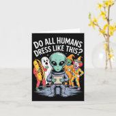 Do All Humans Dress Like This_ – Funny Alien Hallo Kaart (Gele Bloem)