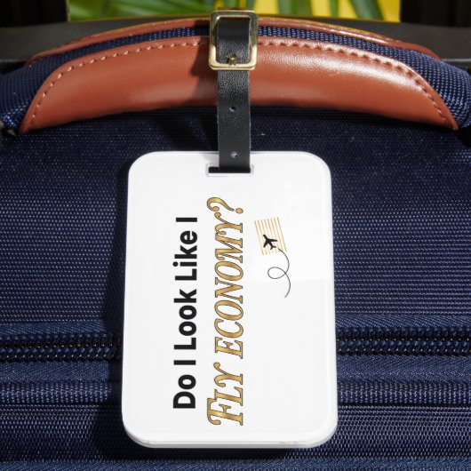 Do I Look Like I Fly Economy Funny Travel Quote Bagagelabel (Voorkant Insitu 2)