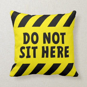 Do not sit here. Ga hier niet zitten op deze stoel Kussen