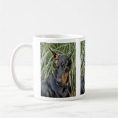 Doberman Butterfly Surprise Koffiemok (Links)
