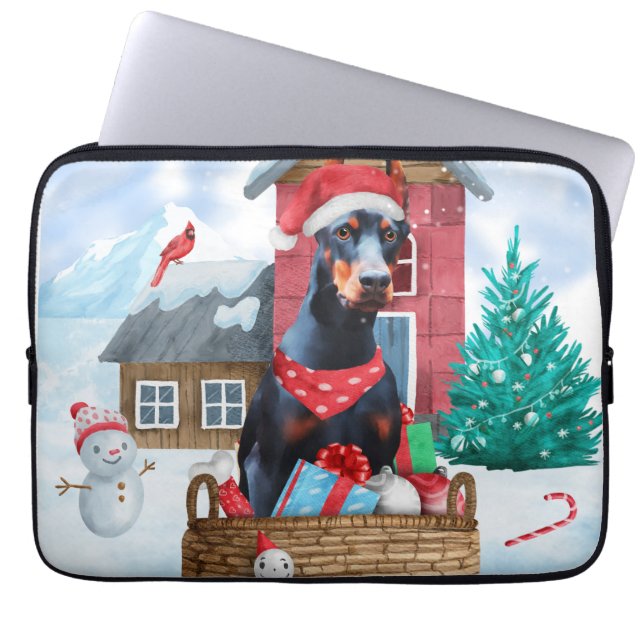 Doberman Dog in sneeuwkersthondenhuis Laptop Sleeve (Voorkant)