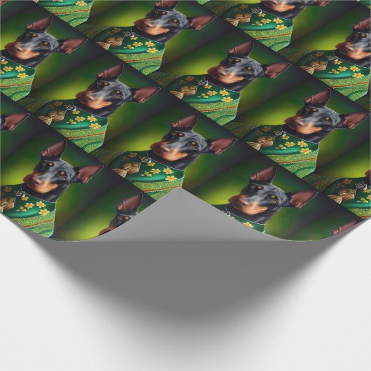 Doberman Dog in St. Patrick's Day Dress Cadeaupapier (Hoek)