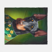 Doberman Dog in St. Patrick's Day Dress Fleece Deken (Voorkant (Horizontaal))