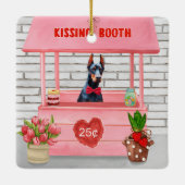 Doberman Dog Valentijnsdag Kissing Booth Keramisch Ornament (Achterkant)