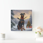 Doberman Hond in Sneeuw Kerstmis Vierkante Klok (Huis)