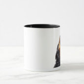 Doberman howling, close-up mok (Midden)