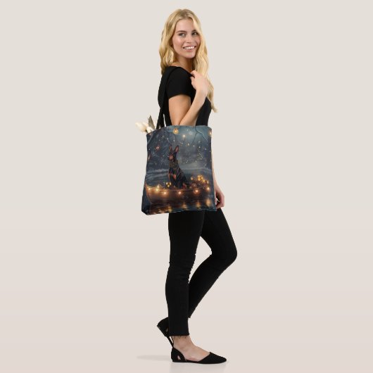 Doberman Kerstfeest reis Tote Bag (Op model)