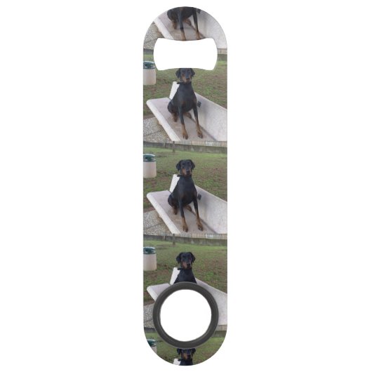 doberman pincher zittend speed flessenopener (Voorkant)