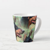 Doberman Pinscher in de Bossen Latte Mok (Rechterhoek)