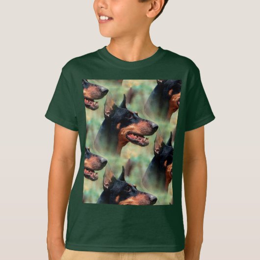 Doberman Pinscher in de Bossen T-shirt (Voorkant)