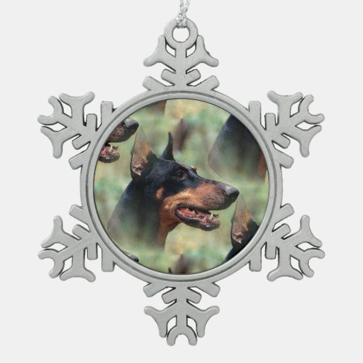 Doberman Pinscher in de Bossen Tin Sneeuwvlok Ornament (Voorkant)