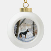 Doberman Pinscher liet het sneeuwen Kerstmis Keramische Bal Ornament (Voorkant)