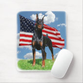 Doberman Pinscher met vlag mousepad Muismat (Met muis)