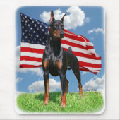 Doberman Pinscher met vlag mousepad Muismat (Voorkant)
