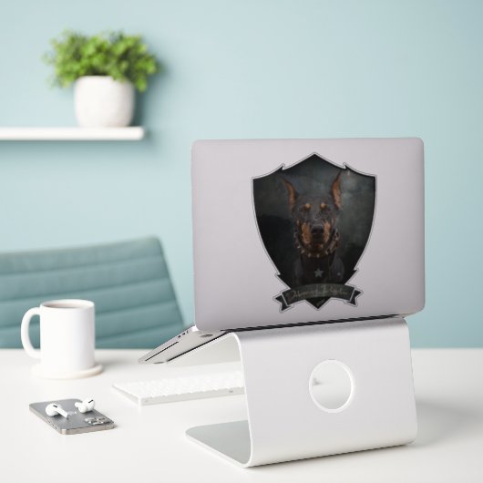 Doberman Pinscher Sticker (Laptop op bureau)