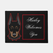 Doberman Pinscher verwelkomt gewaagd plezier