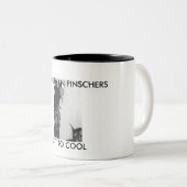 Doberman Pinschers, om te koelen... Tweekleurige Koffiemok (Voorkant rechts)