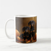 Doberman Puppy Herfst Delight Pompoen Koffiemok (Links)
