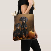 Doberman Puppy Herfst Delight Pompoen Tote Bag (Dichtbij)