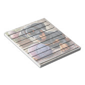 Doberman puppy met garenbal op een kleurrijk tapij notitieblok (Schuin)