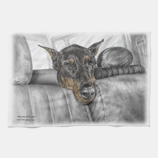 Doberman Riding in auto Theedoek (Horizontaal)