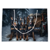 Doberman Snowy Sleigh Kerstdecoratie Groot Cadeauzakje (Voorkant)