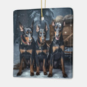 Doberman Snowy Sleigh Kerstdecoratie Keramisch Ornament (Links)
