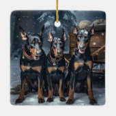 Doberman Snowy Sleigh Kerstdecoratie Keramisch Ornament (Achterkant)