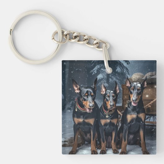 Doberman Snowy Sleigh Kerstdecoratie Sleutelhanger (Voorkant)