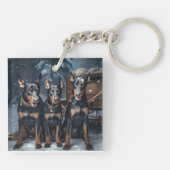 Doberman Snowy Sleigh Kerstdecoratie Sleutelhanger (Achterkant)