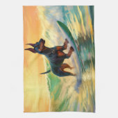Doberman strand surfen schilderij theedoek (Verticaal)