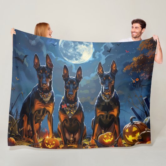 Dobermann Halloween Griezelen Fleece Deken (In situ)