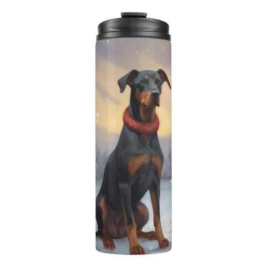 Dobermann-hond in sneeuw Kerstmis Thermosbeker (Voorkant)
