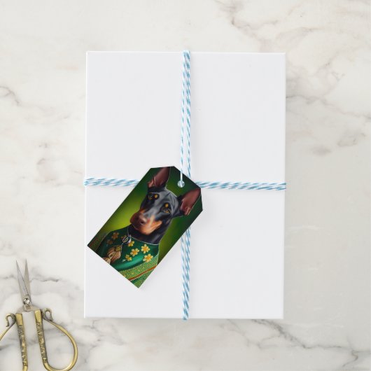 Dobermann-hond in St. Patrick's Day-jurk Cadeaulabel (Met Touw)