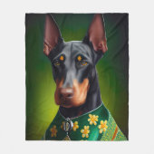 Dobermann in St. Patrick's Day-jurk Fleece Deken (Voorkant)