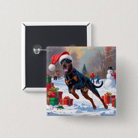 Dobermann loopt in de sneeuw met kerstmuts vierkante button 5,1 cm (Voorkant /achterkant)