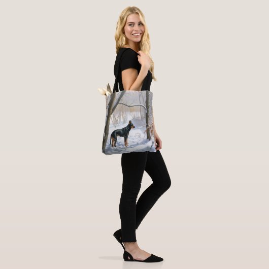 Dobermann Pinschers Laat het sneeuwen Kerstmis Tote Bag (Op model)
