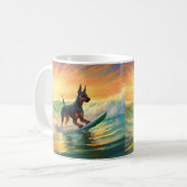 Dobermann Strand Surfing Schilderij Koffiemok (Voorkant links)
