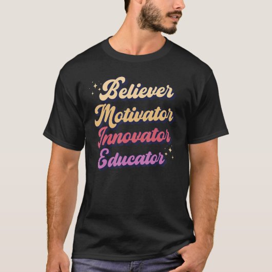 docent Believer Motivator Innovator Educ T-shirt (Voorkant)