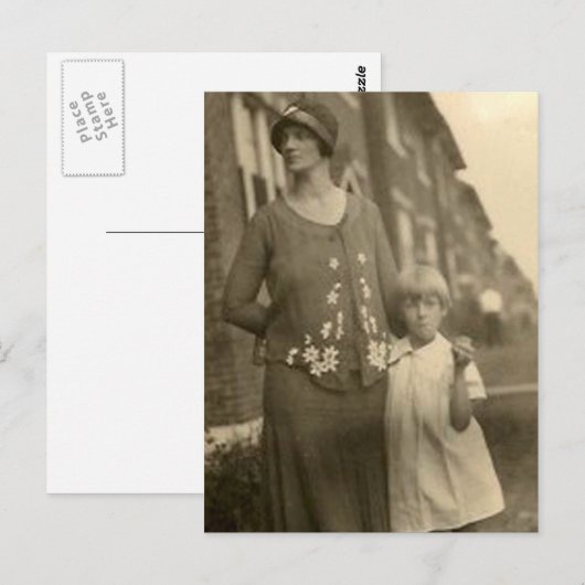 Dochter bij moeder en gebouw briefkaart (Voorkant / Achterkant)