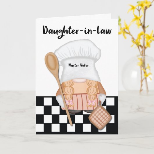 Dochter in de Wet Verjaardag Whimsical Gnome Baker Kaart (Gele Bloem)