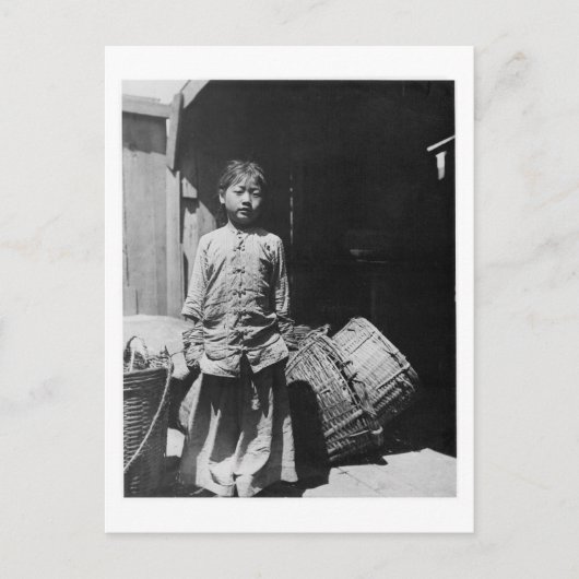 Dochter van de vishandelaar -  foto briefkaart (Voorkant)