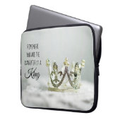 Dochter van een koning met witte kroon laptop sleeve (Voorkant Links)
