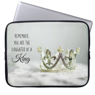 Dochter van een koning met witte kroon laptop sleeve