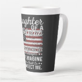 Dochter van een veteran-patriottische militaire fa latte mok (Rechterhoek)